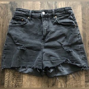 ✨ 5 for $25 ✨ H&M Black Distressed High Waisted Mom Jean Shorts 4 (Small)